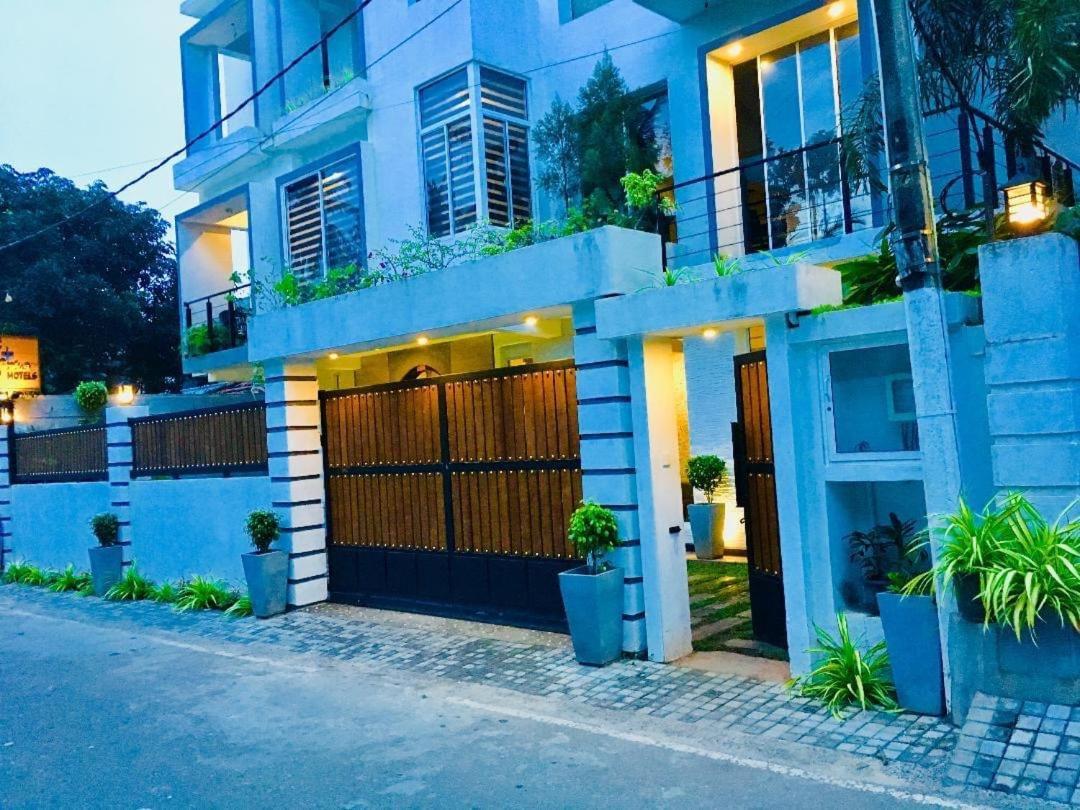 8Plus汽车旅馆 尼甘布 外观 照片